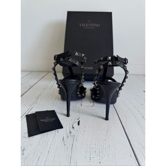 Valentino Garavani - Matte Black Rockstud Leather Pumps - Picture 4 of 7